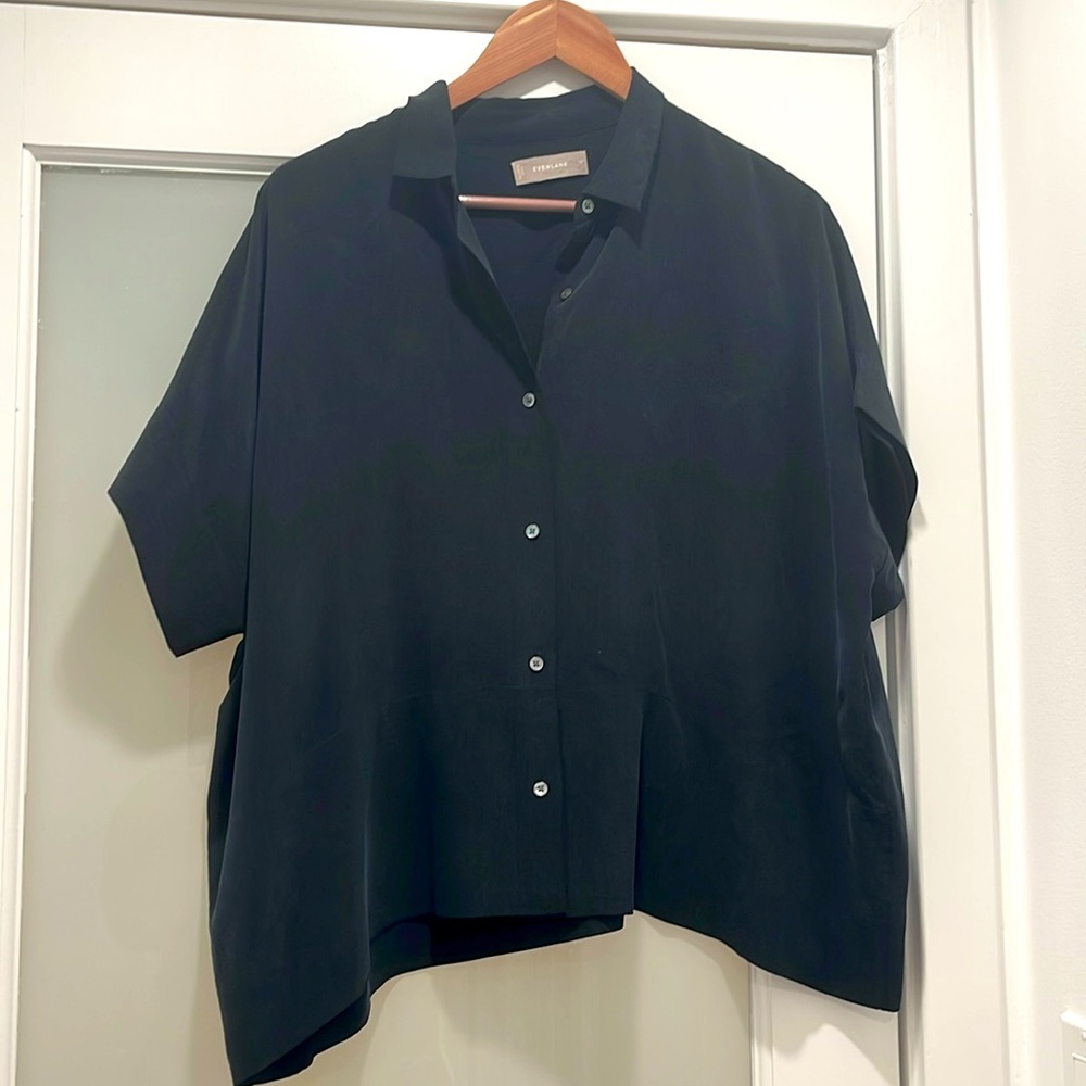 GUC Black Square Silk Everlane Buttonuo
